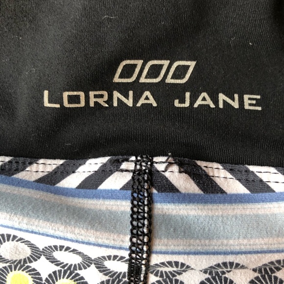 Lorna Jane Size S Cropped 3/4 Activewear Leggings. - Picture 2 of 5